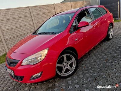 Używany Opel Astra Edition 2012 Czerwony Kombi