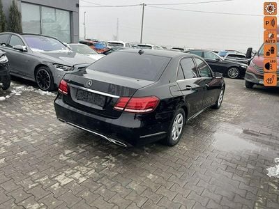 Czarny (metalik) Używany 2015 Mercedes E200 Sedan/Limuzyna | 26 900 zł