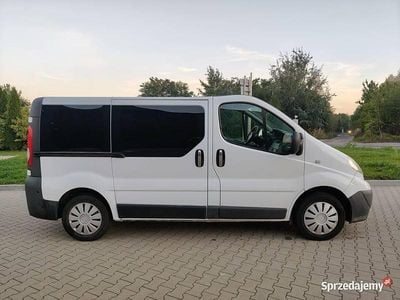 Biały Używany 2010 Opel Vivaro Minivan | 34 500 zł (Uczciwa cena)