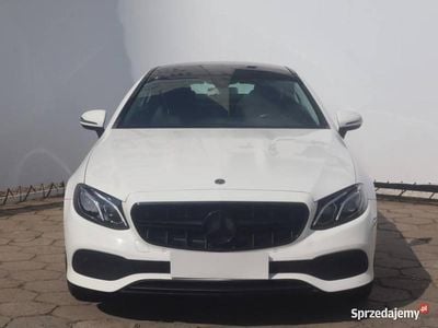 Mercedes E200