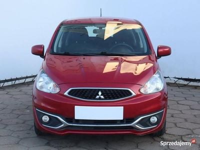 Używany Mitsubishi Space Star 2017 Czerwony Minivan