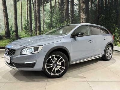 Niebieski Używany 2018 Volvo V60 CC Kombi | 69 900 zł (Dość drogi)