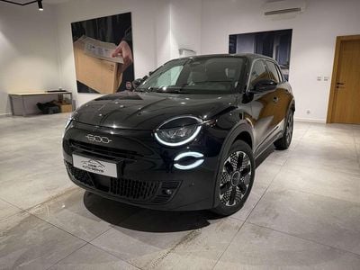 Nowe Fiat 600 La Prima 145 KM (106 kW) 2025 Lakier pastelowy czarny cinema Hatchback