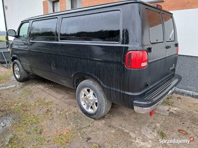 używany Dodge Ram van 8 osobowy