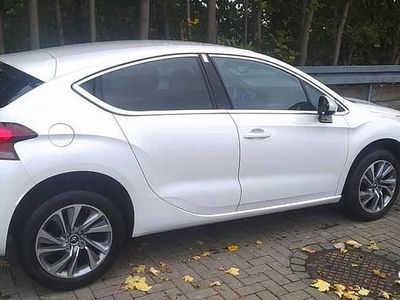 Biały Używany 2011 Citroën DS4 Hatchback | 21 000 zł (Uczciwa cena)