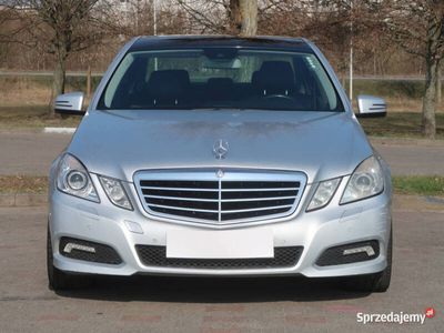Mercedes E200
