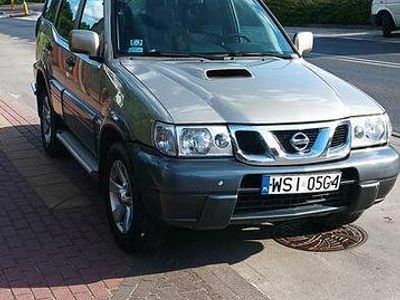 Używany Nissan Terrano 2006 Żółtozłoty SUV