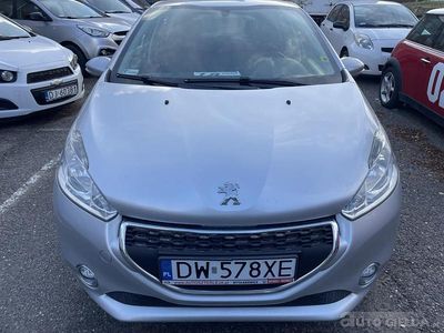 Srebrny metalik Używany 2014 Peugeot 208 Hatchback | 18 900 zł