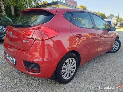 Używany Kia Ceed 99 KM (72 kW) 2017 Bordowy Hatchback