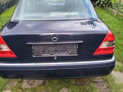 używany Mercedes C180 