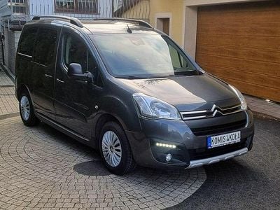 Szary (metalik) Używany 2016 Citroën Berlingo Minivan | 33 900 zł (Uczciwa cena)