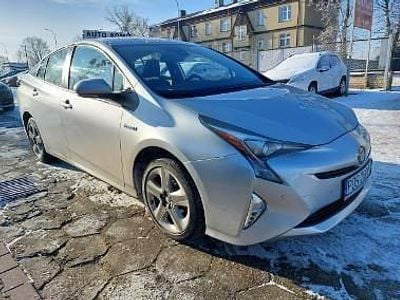 Używany Toyota Prius 98 KM (72 kW) 2017 Srebrny Hatchback