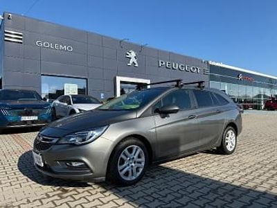 Używany Opel Astra Essentia 110 KM (80 kW) 2018 Inny kolor Kombi