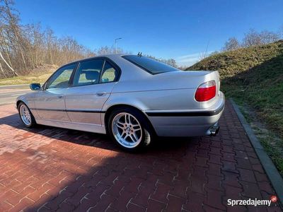 Srebrny Używany 2000 BMW 735 M Sport Sedan/Limuzyna | 79 990 zł
