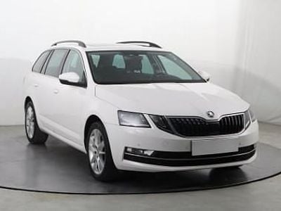 Biały Używany 2017 Skoda Octavia Kombi | 54 999 zł (Uczciwa cena)