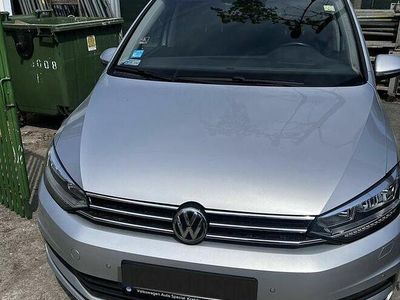Srebrny Używany 2018 VW Touran Comfortline Minivan | 50 000 zł (Uczciwa cena)