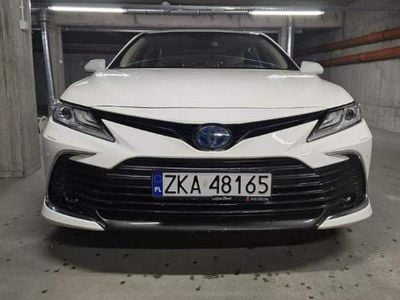 Biały Używany 2021 Toyota Camry Executive Sedan/Limuzyna | 129 900 zł (Dość drogi)