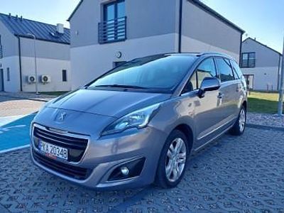 Szary Używany 2016 Peugeot 5008 Allure Minivan | 32 900 zł