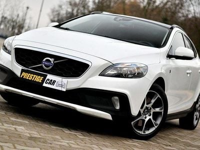 Biały Używany 2015 Volvo V40 Ocean Race Hatchback | 37 900 zł (Dobra cena)