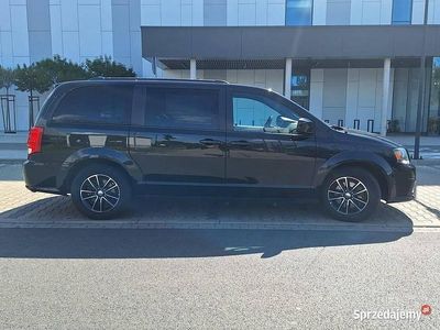 Czarny Używany 2018 Dodge Grand Caravan Minivan | 64 990 zł (Dobra cena)
