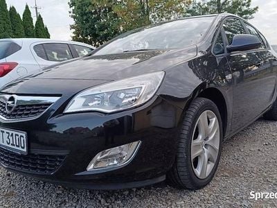 Używany Opel Astra 2011 Czarny Sedan/Limuzyna