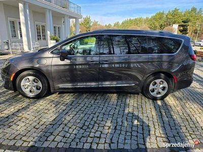 Szary Używany 2018 Chrysler Pacifica SUV | 68 292 zł (Uczciwa cena)