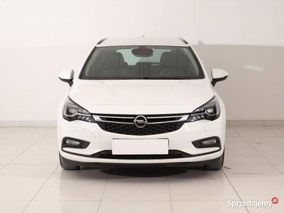 Biały Używany 2018 Opel Astra Kombi | 31 999 zł (Uczciwa cena)