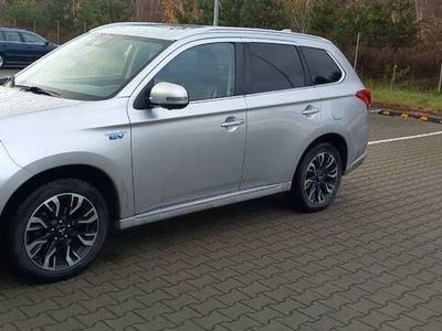 Używany Mitsubishi Outlander P-HEV 2018 Srebrny SUV