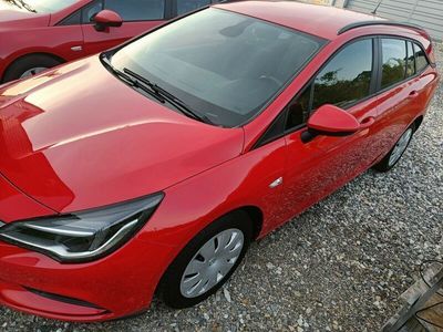 używany Opel Astra Kombi bezwypadkowy z roku 2019 pełny serwis