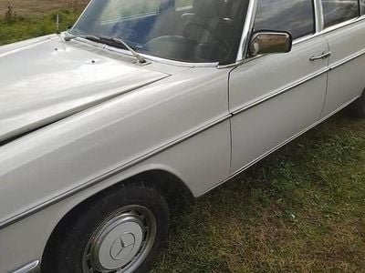 Używany 1975 Mercedes W115 Sedan/Limuzyna | 35 000 zł