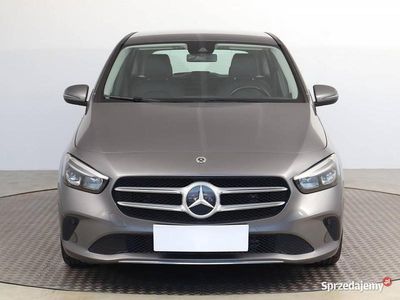 Szary Używany 2021 Mercedes B180 Minivan | 83 999 zł