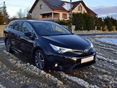 Czarny Używany 2016 Toyota Avensis Kombi | 39 900 zł