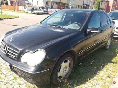 używany Mercedes C180 2.0 benz + gaz 2000r.