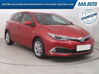 Używany Toyota Auris 136 KM (100 kW) 2016 Czerwony