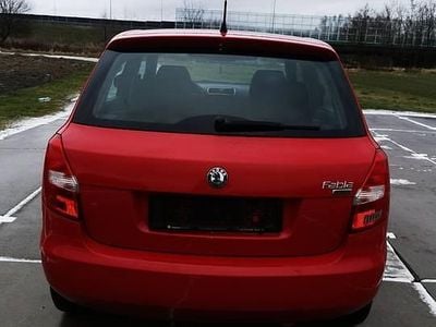 Czerwony Używany 2010 Skoda Fabia Sedan/Limuzyna | 9500 zł (Uczciwa cena)