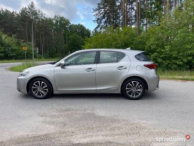 Lexus CT200h