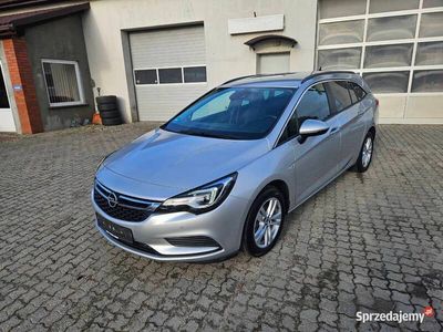 używany Opel Astra 1.6 CDTI Dynamic 2018 · 137 000 km · 1 598 cm3