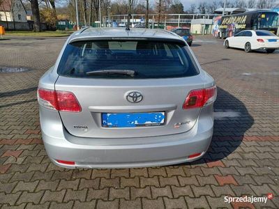 używany Toyota Avensis 