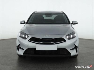 Srebrny Używany 2022 Kia Ceed Hatchback | 72 999 zł (Uczciwa cena)