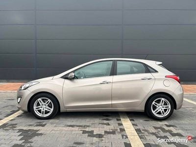 Beżowy Używany 2015 Hyundai i30 Hatchback | 35 000 zł (Dość drogi)