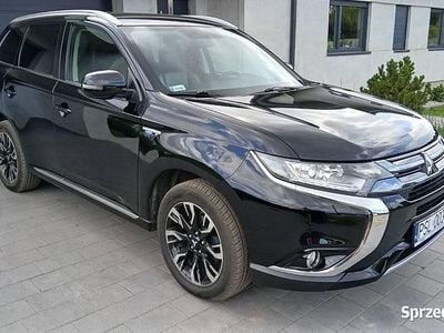 Używany Mitsubishi Outlander P-HEV 2015 Czarny SUV