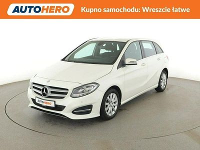 Biały Używany 2017 Mercedes B180 Minivan | 48 900 zł (Uczciwa cena)