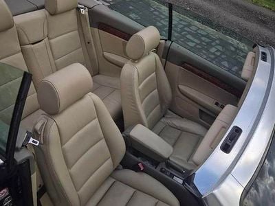 Niebieski Używany 2003 Audi A4 Cabriolet S-Line Kabriolet | 16 900 zł