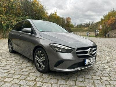 Czarny Używany 2019 Mercedes B200 Minivan | 69 800 zł