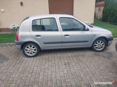Srebrny Używany 2001 Renault Clio II Hatchback | 4400 zł (Dość drogi)