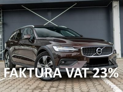 Używany Volvo V60 CC 197 KM (144 kW) 2021 Brązowy (metalik) Kombi