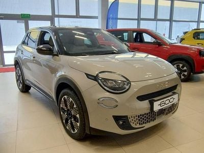 Nowe Fiat 600 110 KM (80 kW) 2025 Kremowy (metalik) SUV