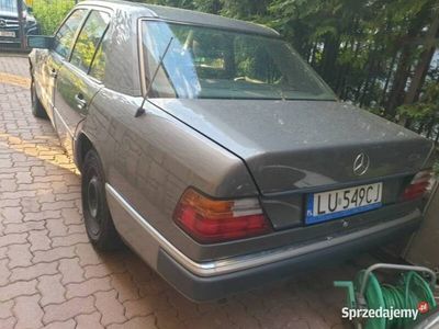 używany Mercedes 200 W1241992 r. 279 000 km