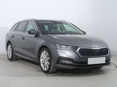 Szary Używany 2022 Skoda Octavia Kombi | 64 999 zł (Uczciwa cena)