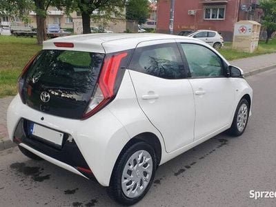 Używany Toyota Aygo 72 KM (52 kW) 2021 Biały Hatchback